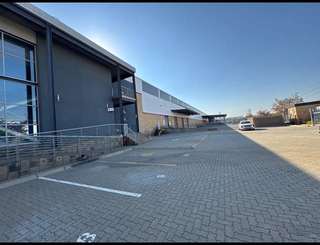5,860M² WAREHOUSE TO LET IN GOSFORTH PARK